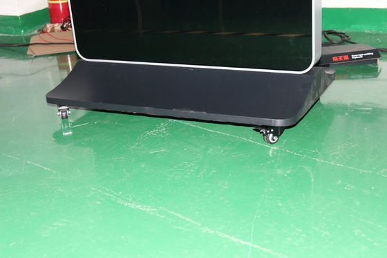 49 इंच डिजिटल साइनेज कियोस्क जिसमें 1920x1080 रेज़ोल्यूशन और Logitech C930 कैमरा है