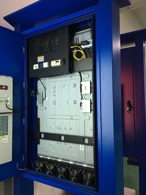 55 इंच कैपेसिटिव टच स्क्रीन कियोस्क 1920x1080 रेज़ोल्यूशन 400CD ब्राइटनेस