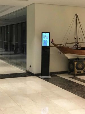 फ़्लोर स्टैंडिंग डिजिटल सिग्नलिंग कियोस्क 21.5-65 इंच 1920x1080 रिज़ॉल्यूशन