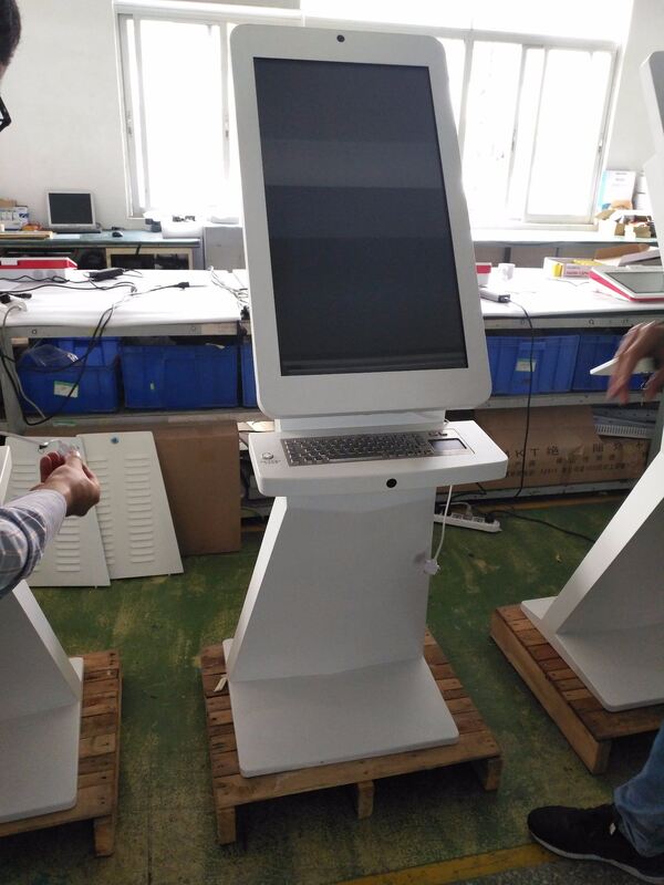 टच पॉइंट्स 10 पॉइंट्स इंटरैक्टिव डिजिटल साइनेज वाई-फाई ब्लूटूथ यूएसबी कनेक्टिविटी के साथ डिजिटल मार्केटिंग रणनीतियों को बढ़ाना